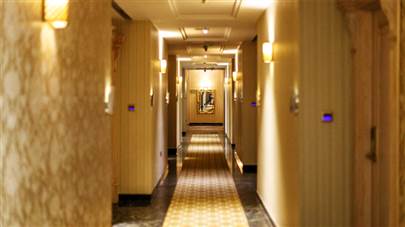 راهرو هتل اسپیناس پالاس تهران راهرو هتل اسپیناس پالاس تهران